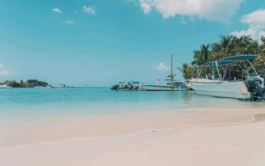La cercanía al mar Caribe y a las joyas naturales de la región no es solo un lujo, es una garantía de alta plusvalía. Invierte en un lugar donde la belleza del entorno y la demanda turística aseguran el crecimiento de tu patrimonio.